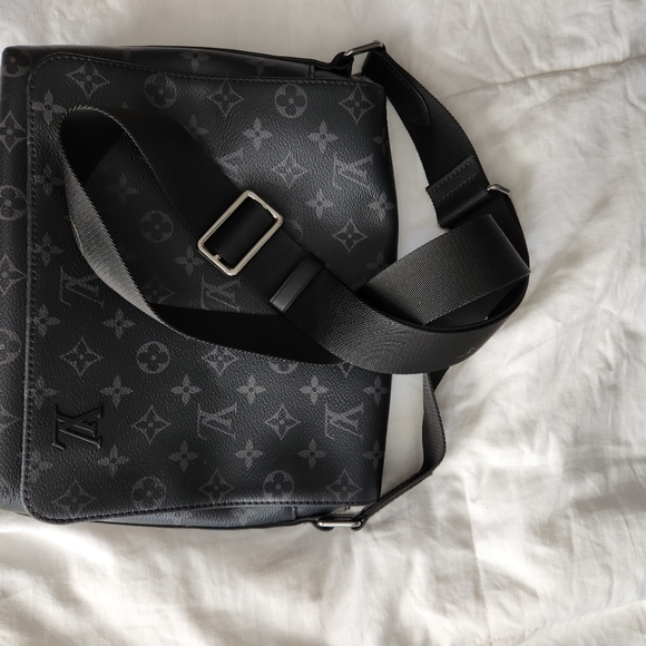 LOUIS VUITTON DISTRICT PM. - Picture 7 of 13